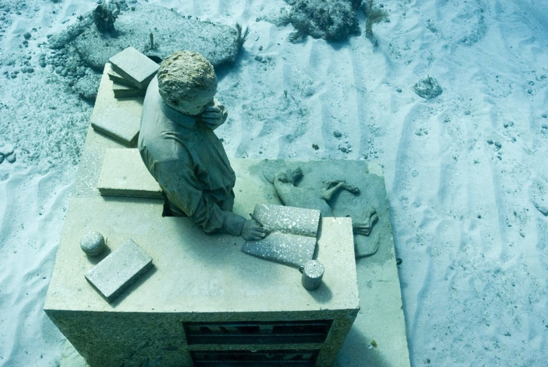 Illustration for article titled The Astonishing Treasures of Underwater Art Galleries